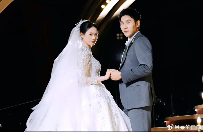 博鱼体育下载-中国又一世界冠军大婚，与娇妻甜蜜热吻，28岁喜迎事业爱情双丰收|罗帅|现代五项|曹忠荣|张晓楠|全运会_新浪体育_新浪新闻