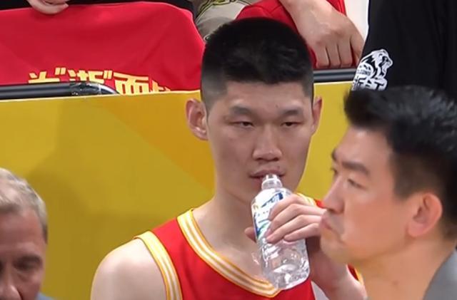 博鱼BOYU SPORTS-胡金秋受伤虚惊一场!广厦大胜山西:2比1进半决赛